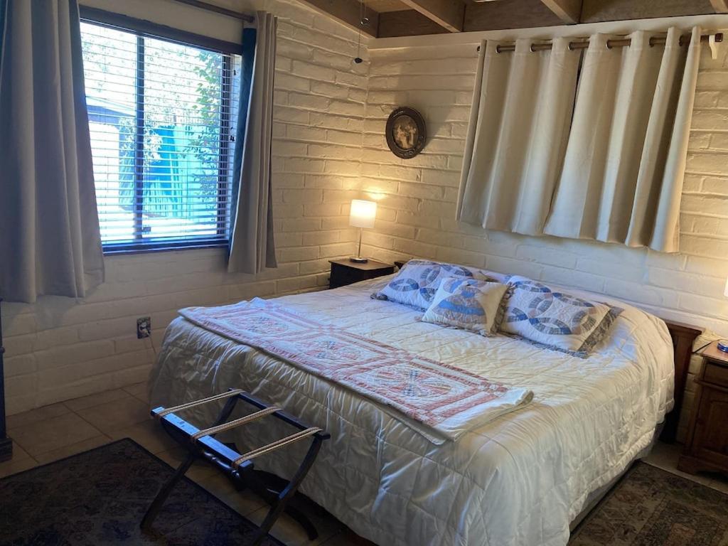 Casa Azul - Cute Centrally Located Adobe With Large Fenced Outdoor Living For Pets And Adults, Non-Smoking Tucson Exteriör bild
