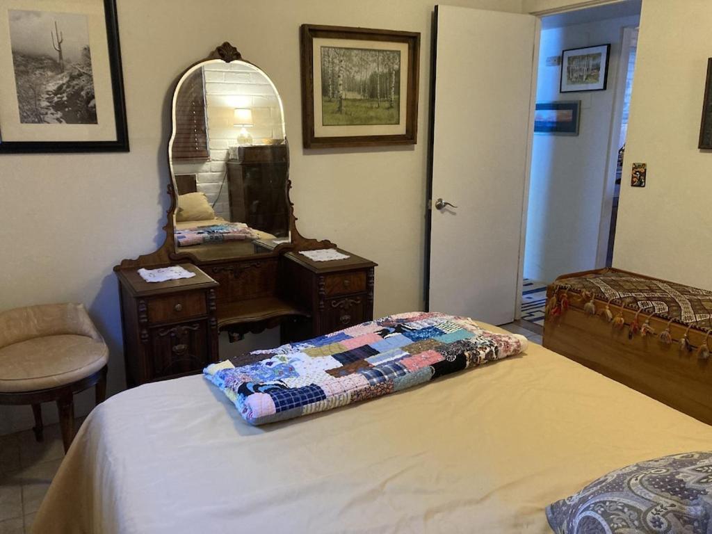 Casa Azul - Cute Centrally Located Adobe With Large Fenced Outdoor Living For Pets And Adults, Non-Smoking Tucson Exteriör bild