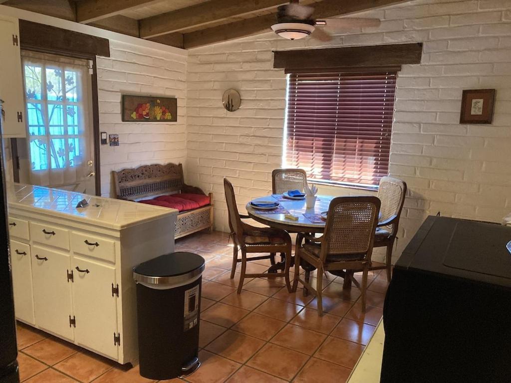 Casa Azul - Cute Centrally Located Adobe With Large Fenced Outdoor Living For Pets And Adults, Non-Smoking Tucson Exteriör bild